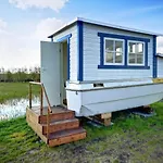 Peipsi Boathouses Hotel en barco