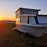 Peipsi Boathouses Hotel en barco Varnja