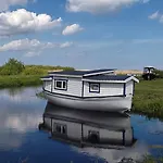 Peipsi Boathouses Varnja