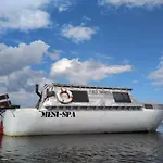 Peipsi Boathouses Hotel en barco *