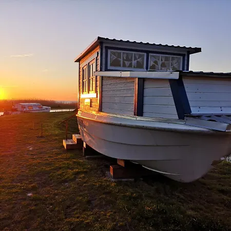 Peipsi Boathouses Botel Varnja