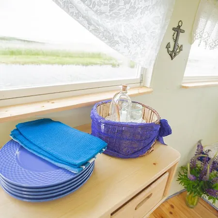 Peipsi Boathouses Botel *