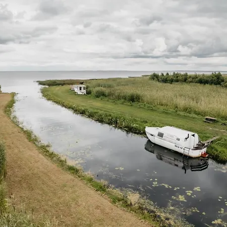 Botel Peipsi Boathouses *