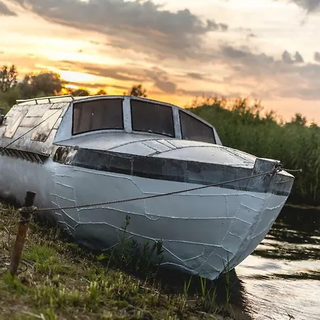 Botel Peipsi Boathouses *