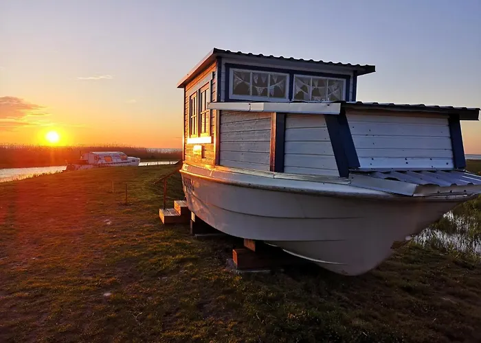 Peipsi Boathouses Botel Varnja
