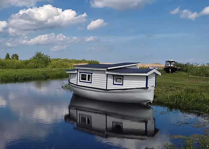 Peipsi Boathouses Varnja