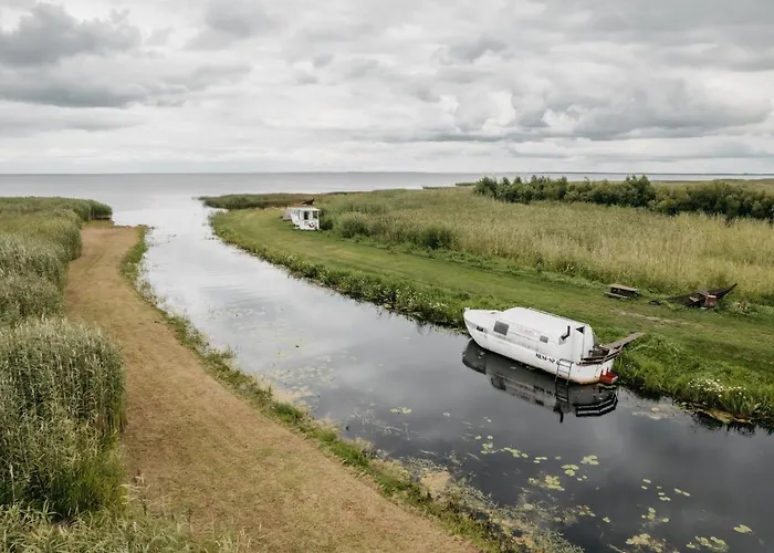 Botel Peipsi Boathouses *